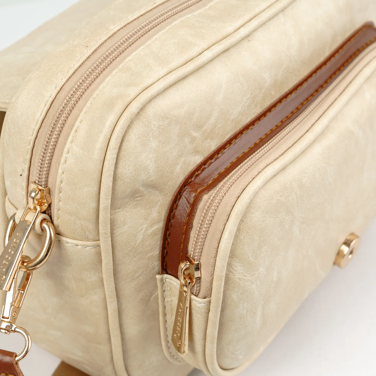 كود S41 شنطة كروس  - بيج - جيسيكا