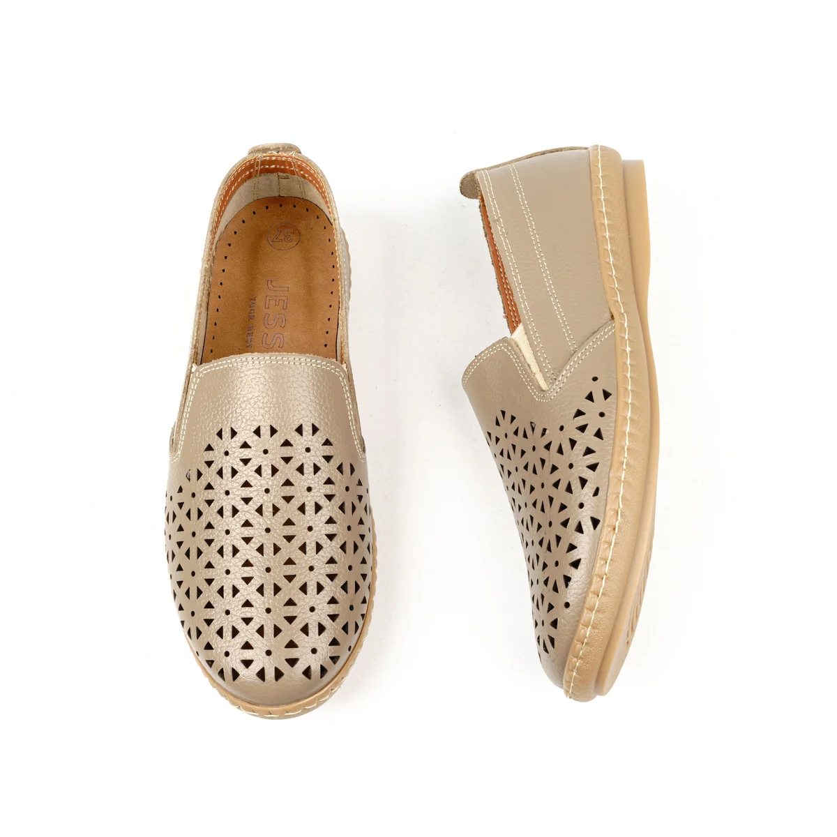 كود128 حذاء حريمى جلد طبيعى